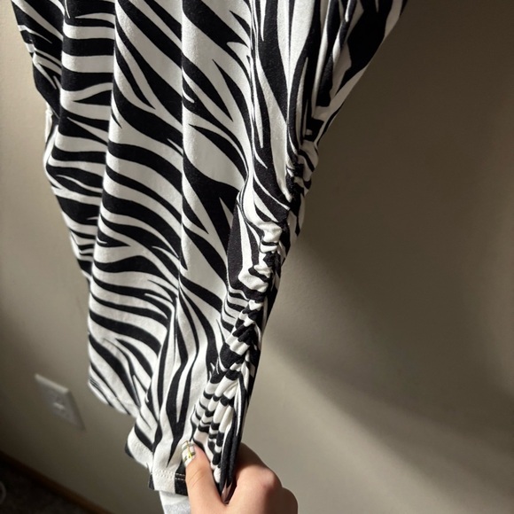 White House Black Market Zebra Print Top - Picture 3 of 8